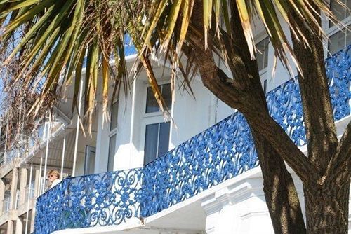 Oyo The Southcliff 3*