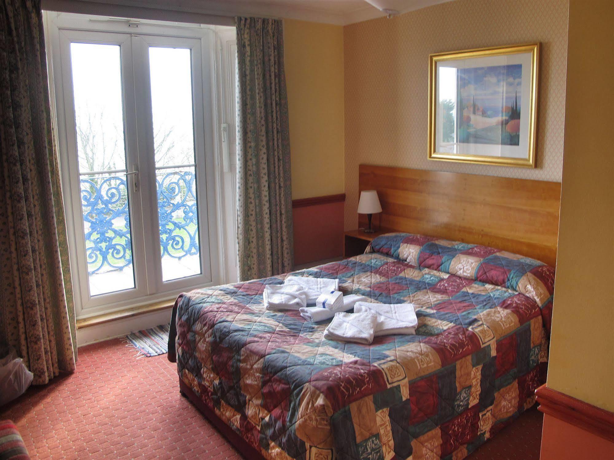Oyo The Southcliff Hotel