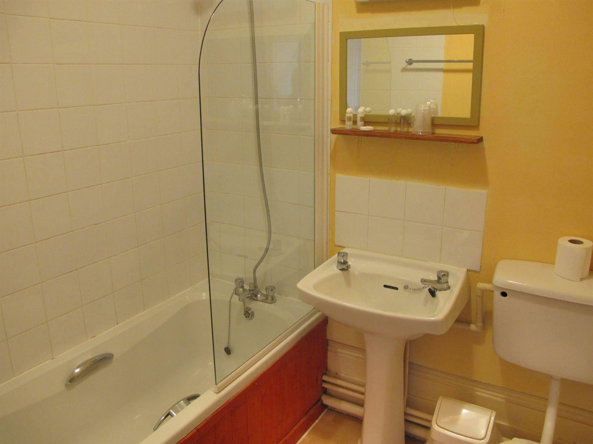 Oyo The Southcliff 3*